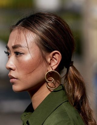 Coloration printemps-été 2025 : les couleurs de cheveux tendances