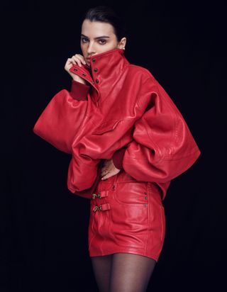 Emily Ratajkowski : « On me reprochait mon image sexy, qui serait incompatible avec le féminisme »