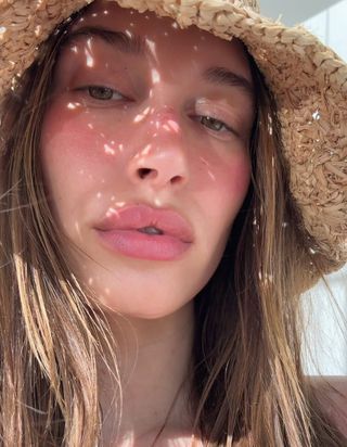 Hailey Bieber : ce geste beauté qu’elle évite volontairement