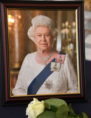 Kate Middleton divulgue un cliché de la reine Elizabeth II entourée de sa famille