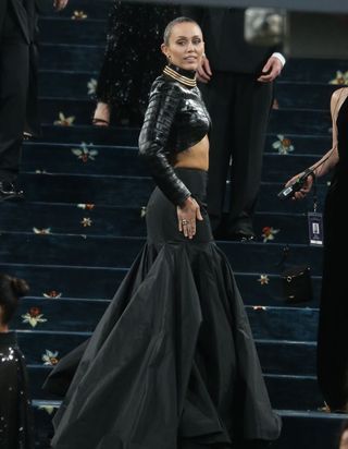 Miley Cyrus fait de rares confidences sur sa relation avec ses parents Billy Ray et Tish Cyrus