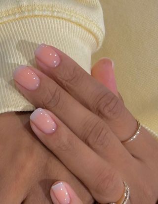 Ongles glacés : la tendance manucure qui annonce l’arrivée de l’été 